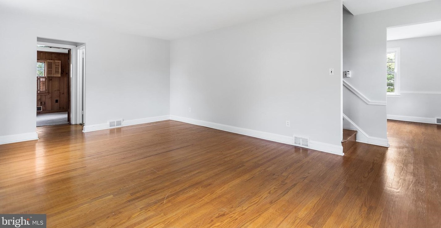 228 Ridgewood Rd, Coal Township, PA 19063