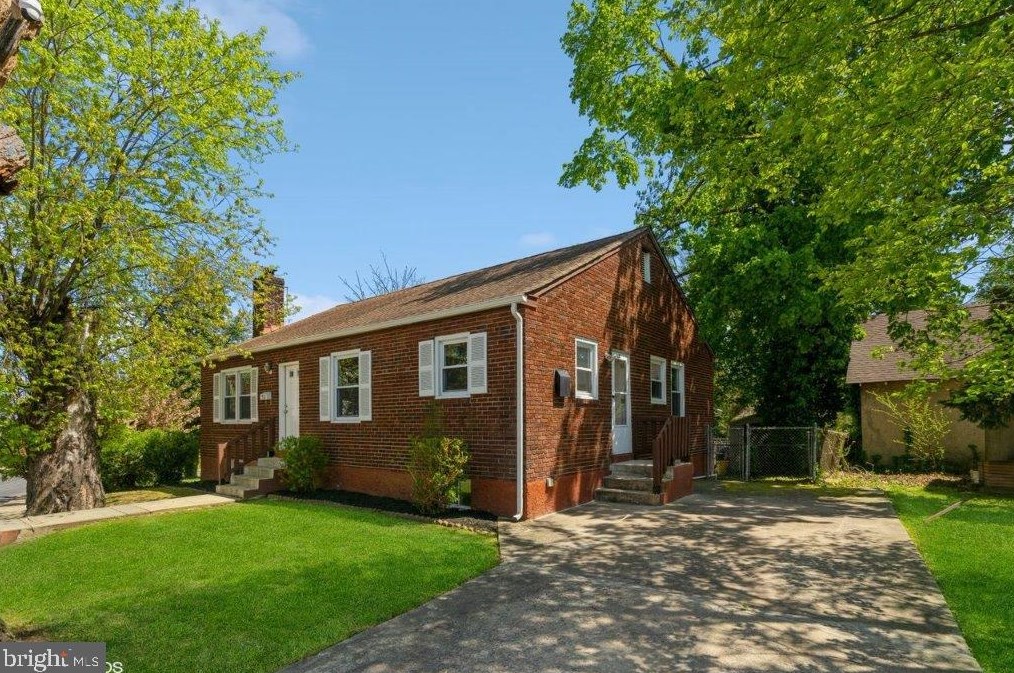 711 Poplar St, Sharon Hill, PA 19079