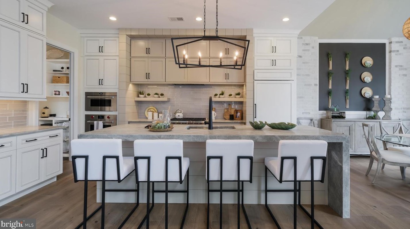 301 E Beechtree Ln, Wayne, PA 19087