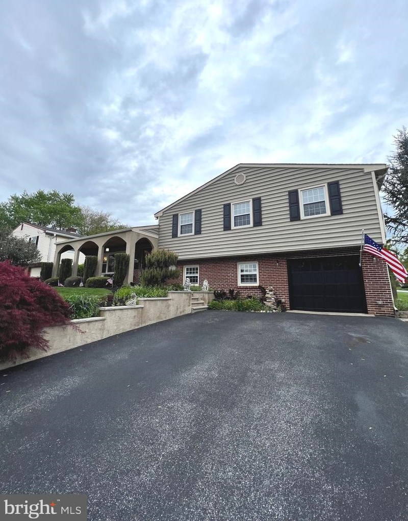 2390 Hillside Ln, Chester, PA 19014