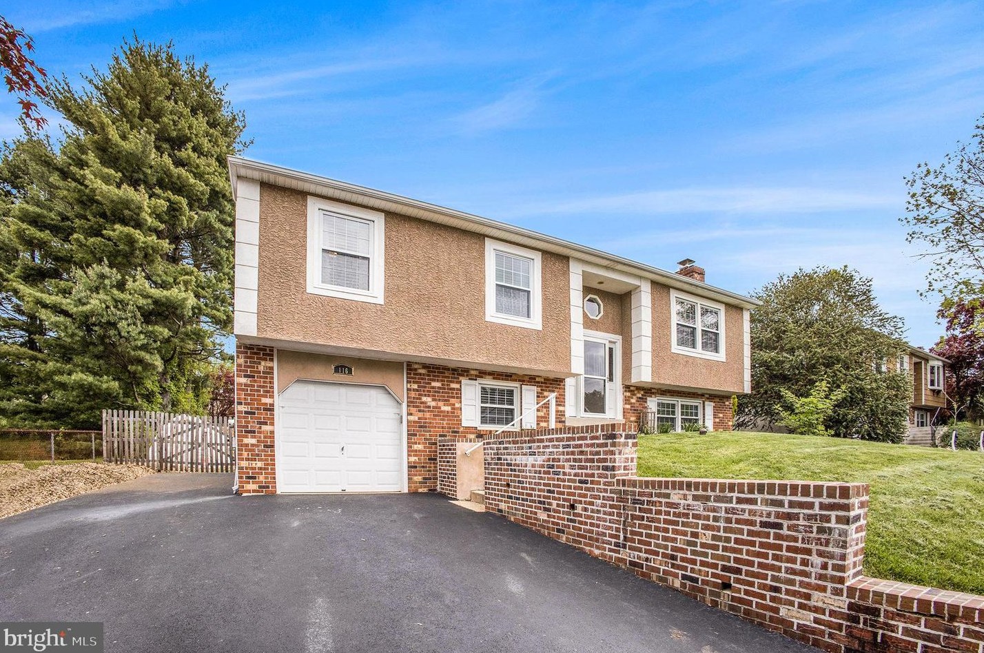 116 Woodstream Rd, Boothwyn, PA 19061