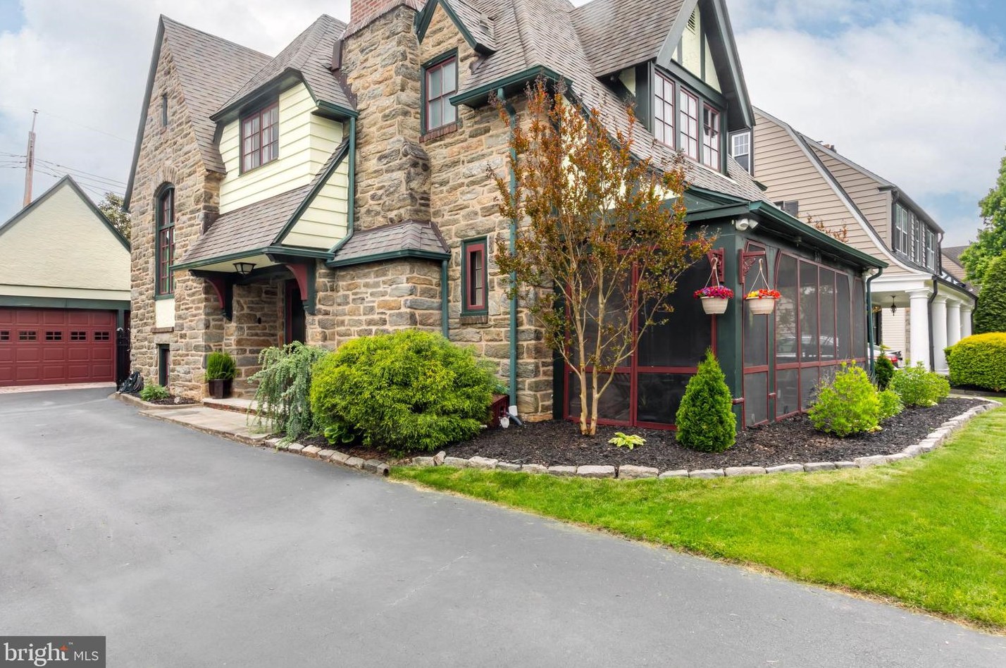 521 Gainsboro Rd, Oakview, PA 19026