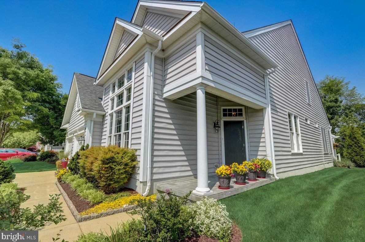 29 Hutton Ln, Boothwyn, PA 19060