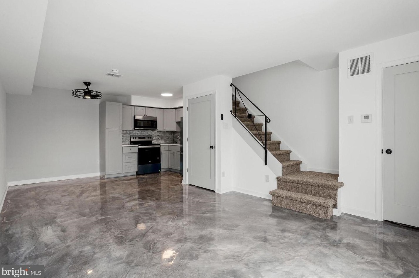 100 E Glenolden Ave #t10, Manor, PA 19036