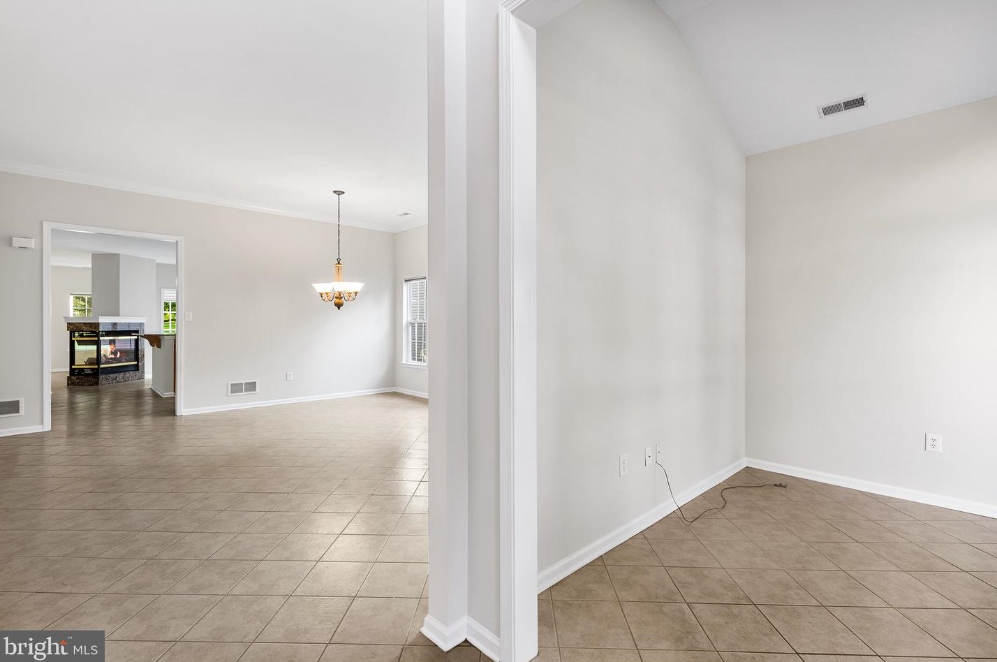 7 Corbett Dr, Boothwyn, PA 19061