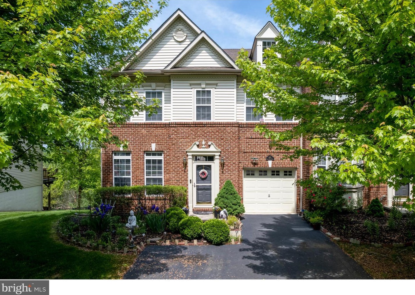 3169 Woods Edge Dr, Boothwyn, PA 19060