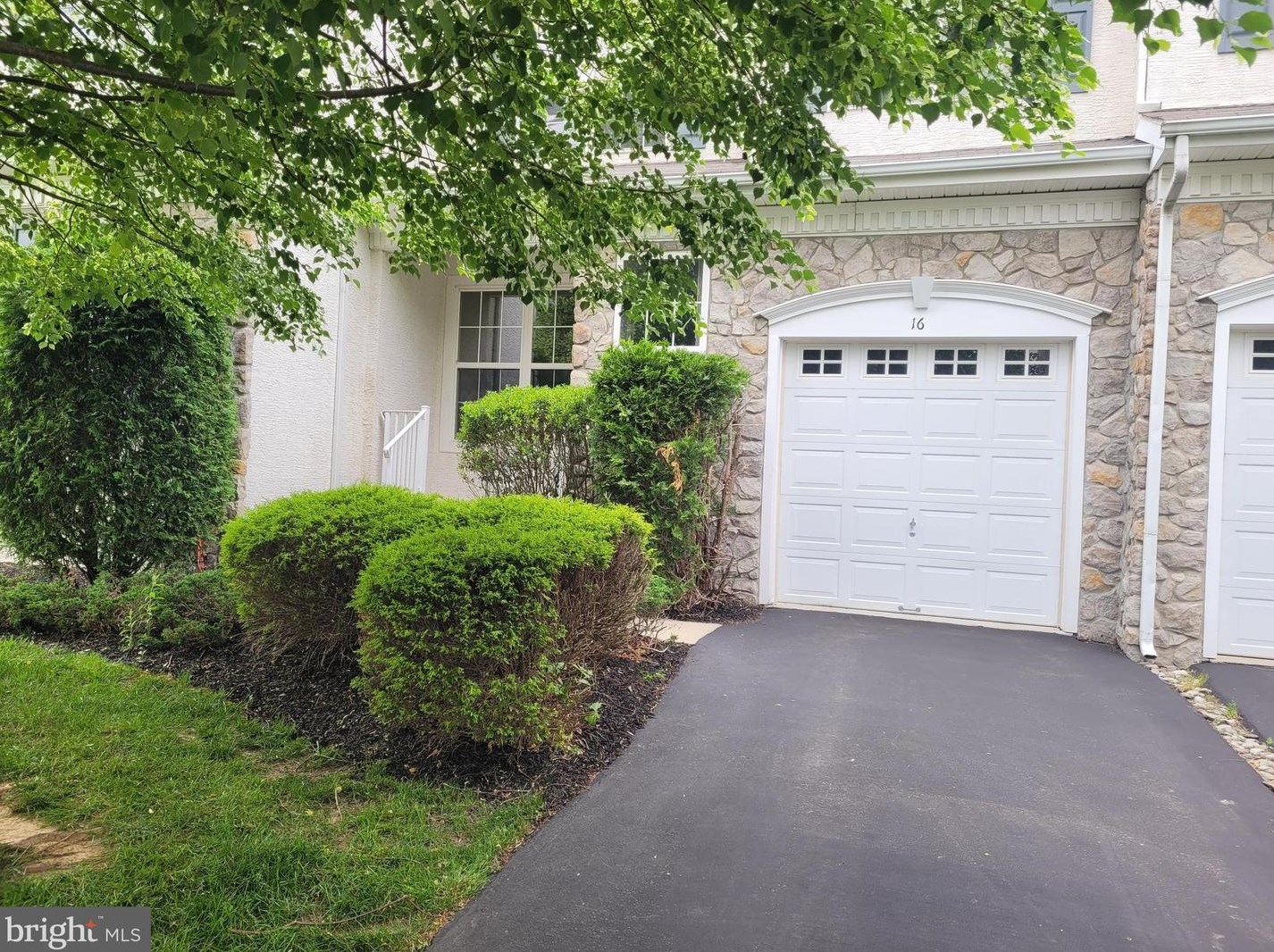 16 Portsmouth Cir, Glen Mills, PA 19342