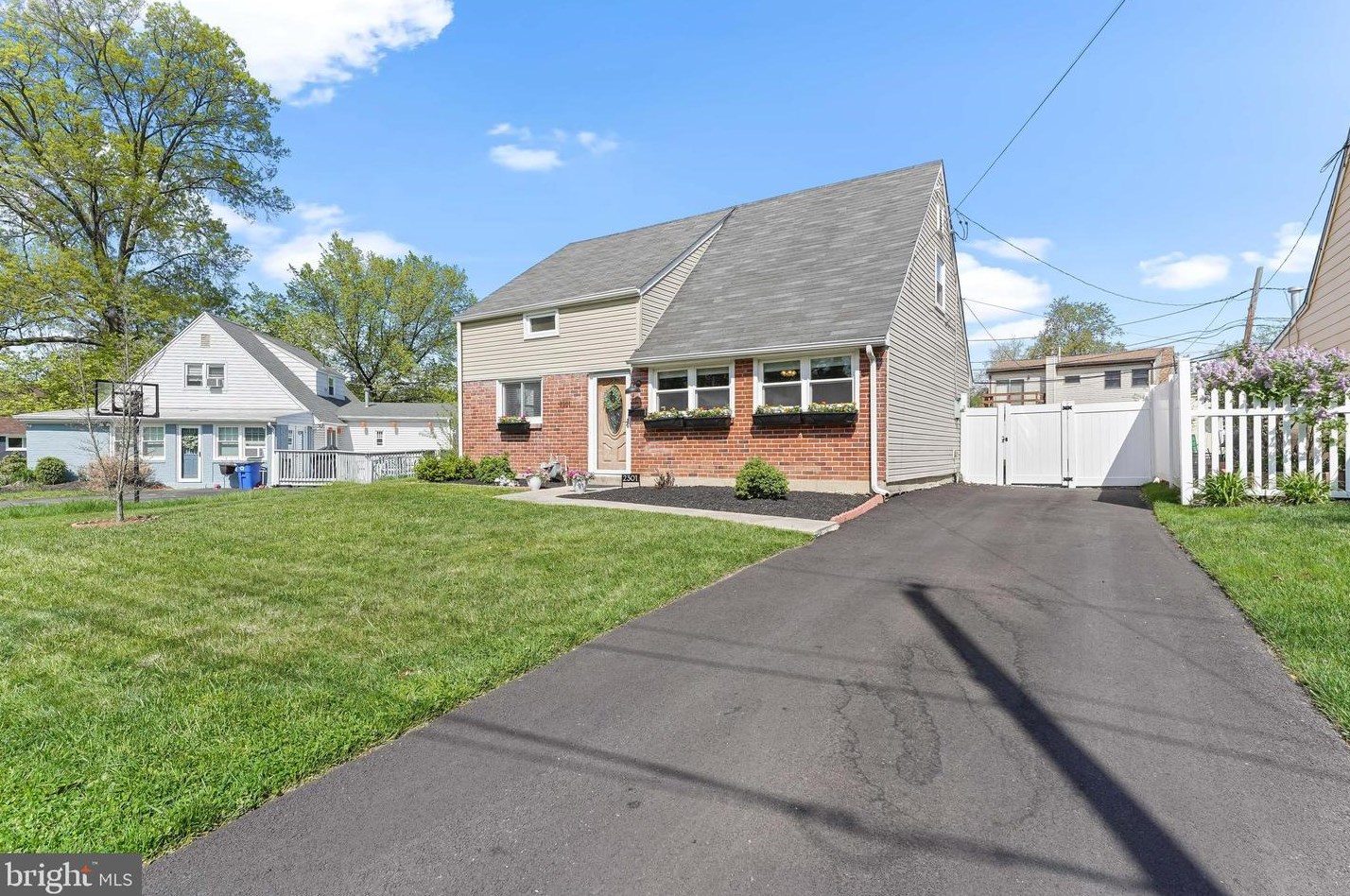 2301 Armstrong Ave, Holmes, PA 19043