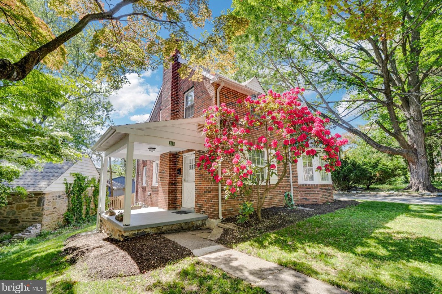 314 N Providence Rd, Coal Township, PA 19063