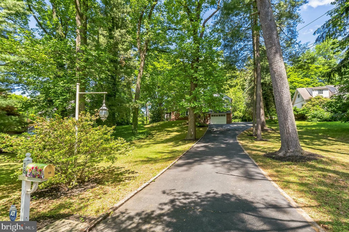 18 S Elmwood Ave, Manor, PA 19036