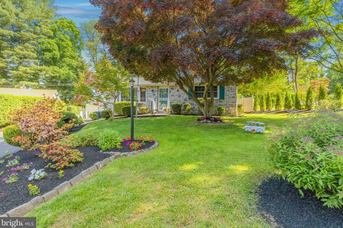 516 Twin Oaks Ave, Sharon Hill, PA 19079-2221