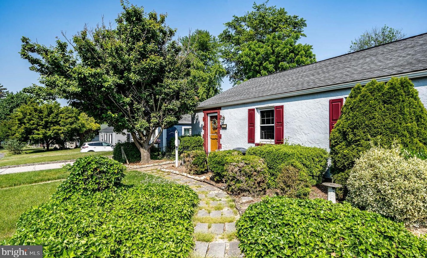 67 Florence Ave, Chester, PA 19014-2101