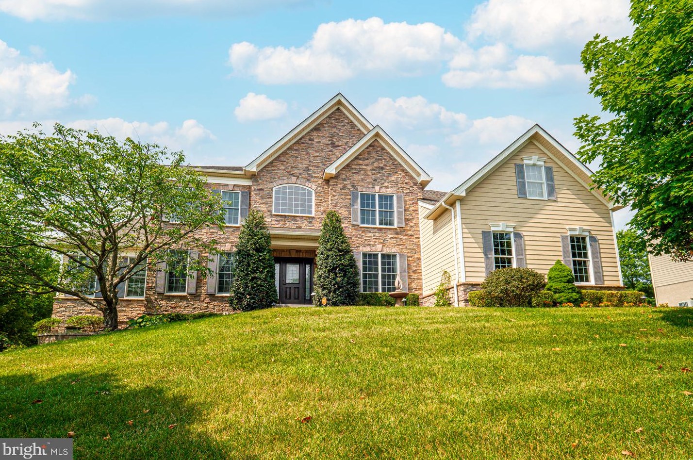 4 Pin Oak Dr, Chadds Ford, PA 19317