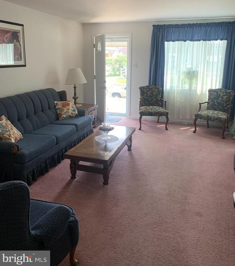 818 Park Dr, Manor, PA 19036