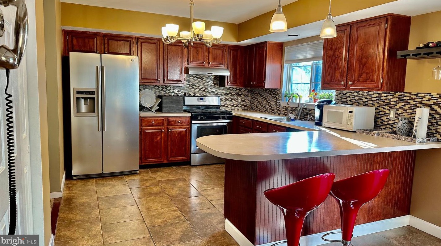 4022 Yorktown Dr, Boothwyn, PA 19061