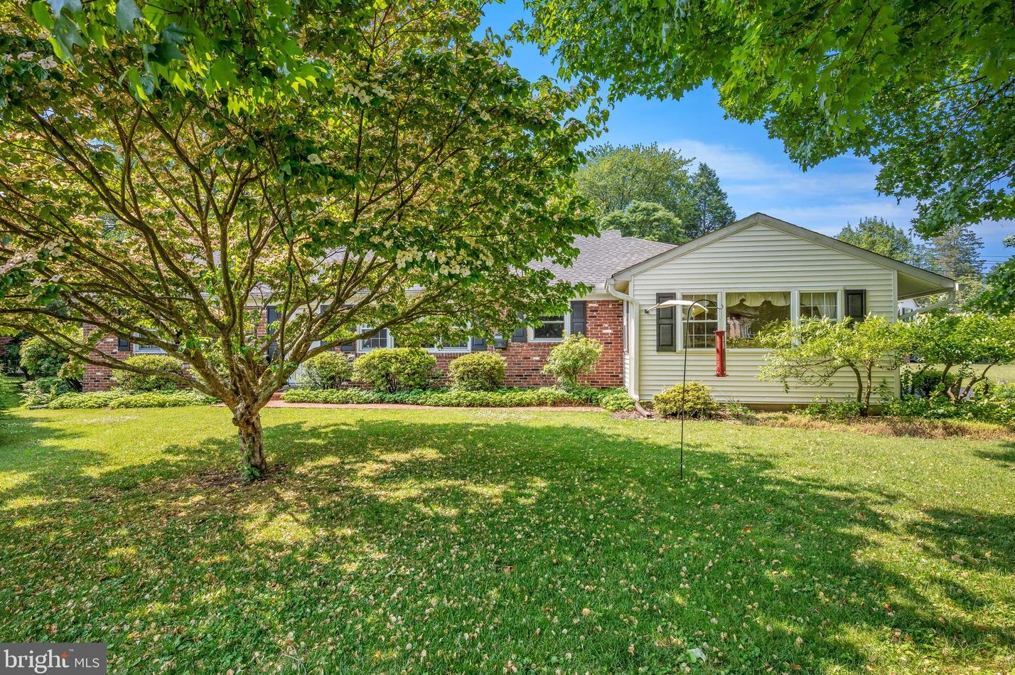 14 Pembroke Dr, Media, PA 19063