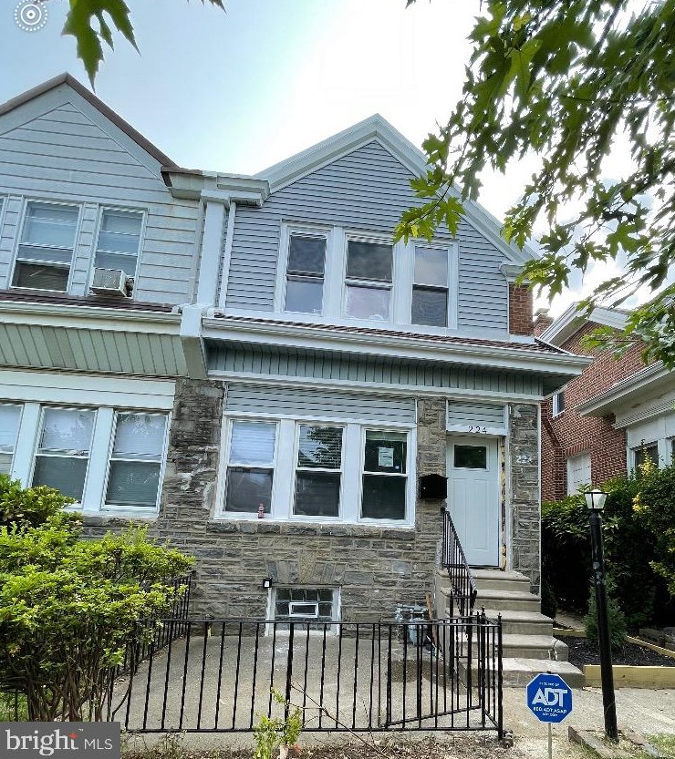 228 High St, Sharon Hill, PA 19079-2113
