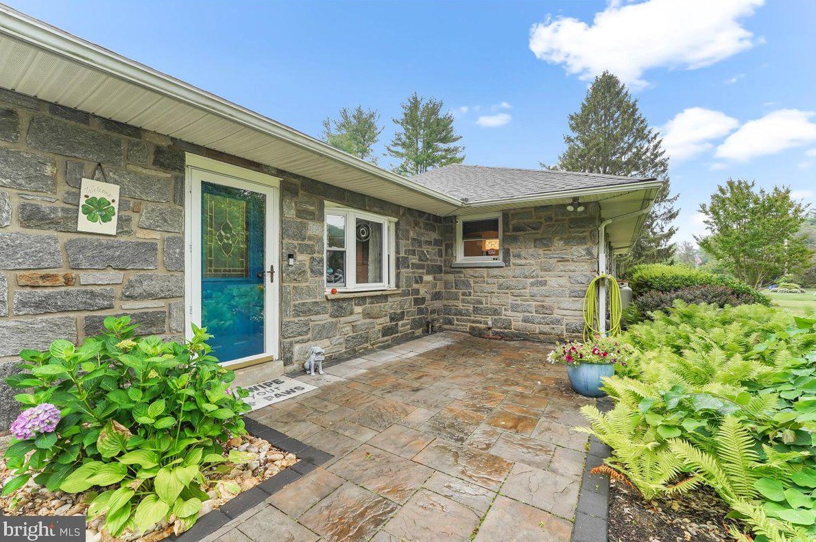 777 Shavertown Rd, Boothwyn, PA 19060