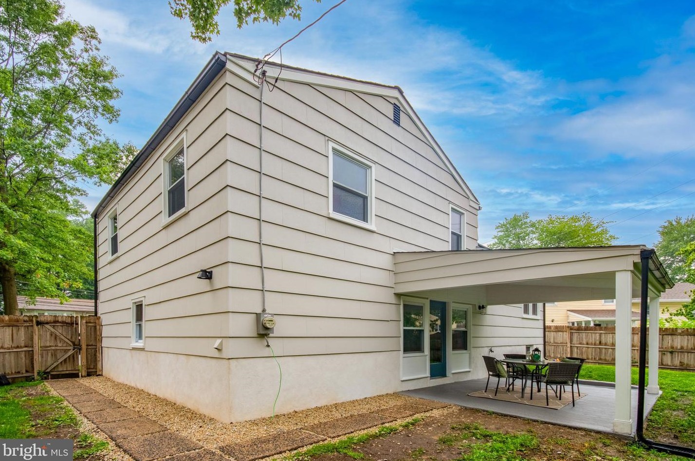 664 Schoolside Ln, Swarthmore, PA 19081-2520