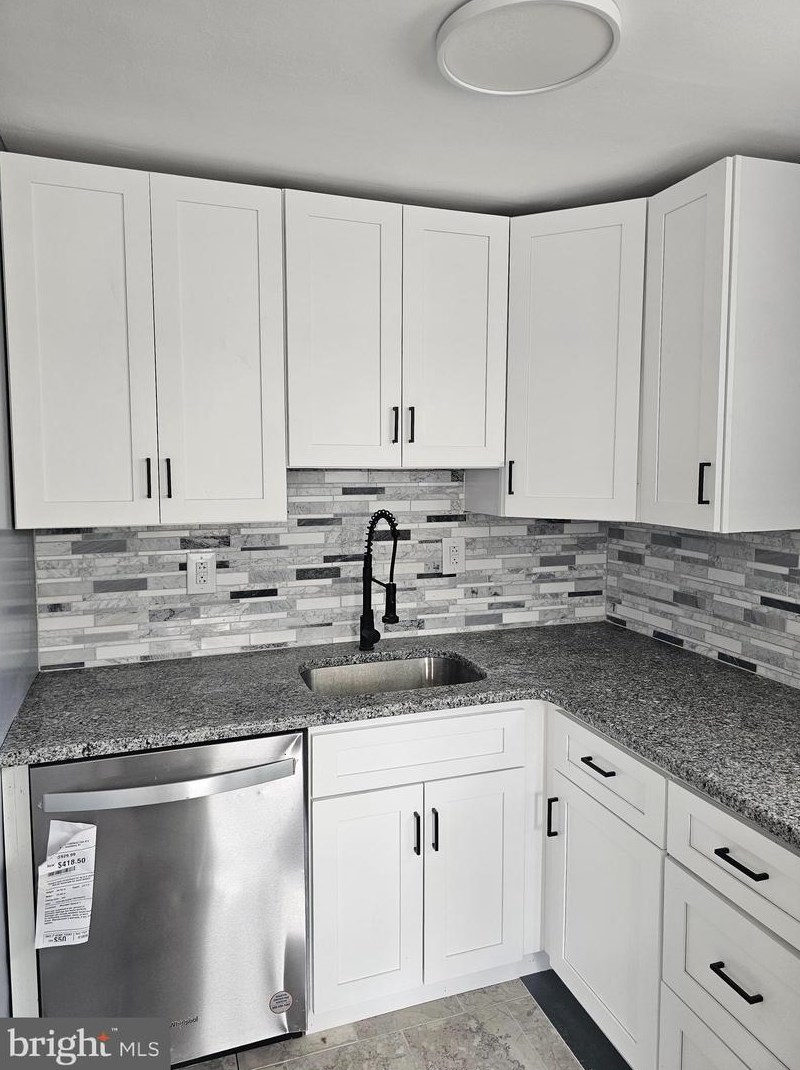 566 3rd St, Darby, PA 19023-3113