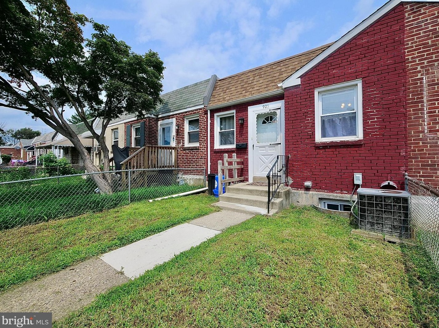 925 Barker Rd, Sharon Hill, PA 19079-1804
