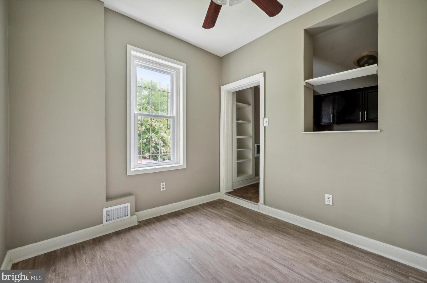 217 8th St, Chester PA 19013-4221 exterior