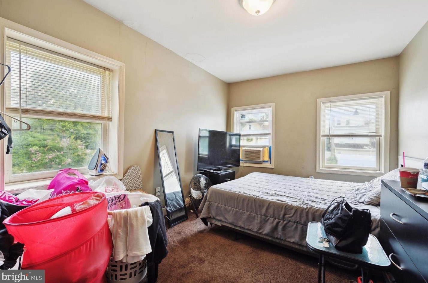 217 8th St, Chester PA 19013-4221 exterior