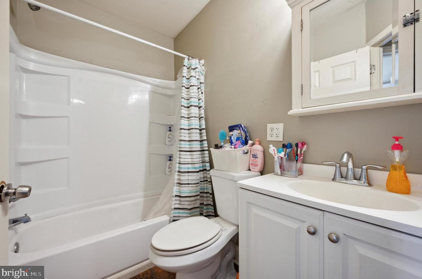 217 8th St, Chester PA 19013-4221 exterior