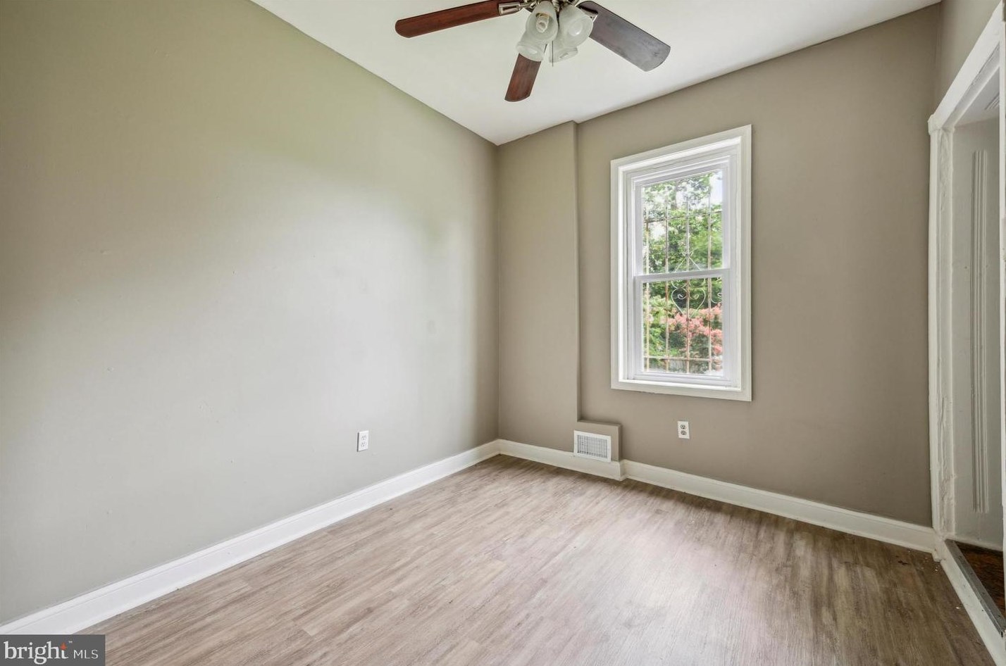 217 8th St, Chester PA 19013-4221 exterior