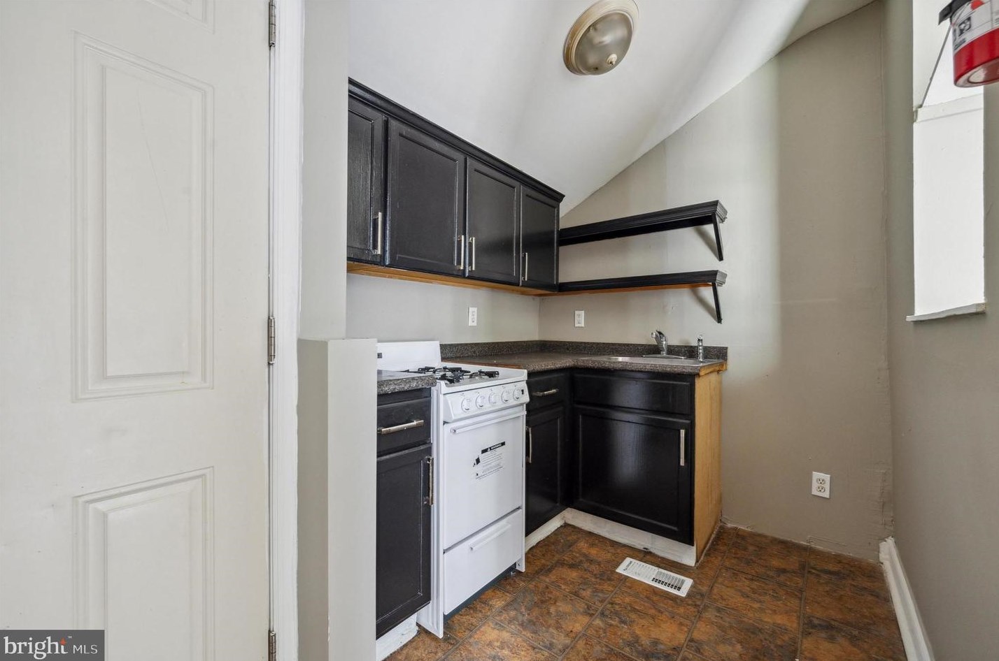 217 8th St, Chester PA 19013-4221 exterior