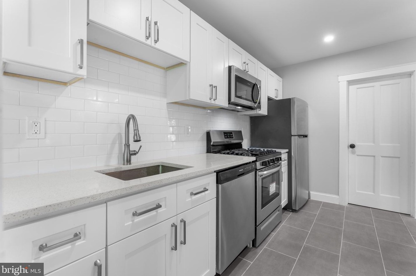 924 Macadam St, Chester PA 19013-5814 exterior