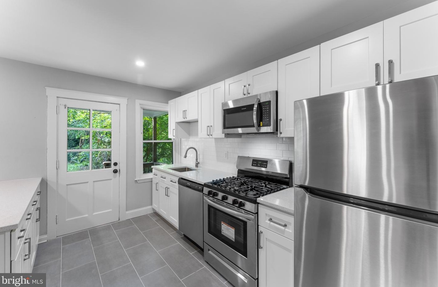 924 Macadam St, Chester PA 19013-5814 exterior