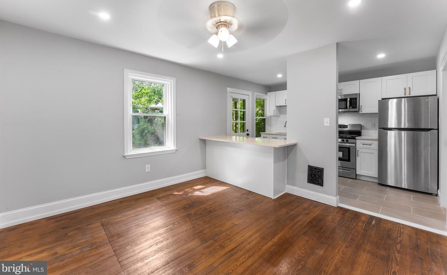 924 Macadam St, Chester PA 19013-5814 exterior