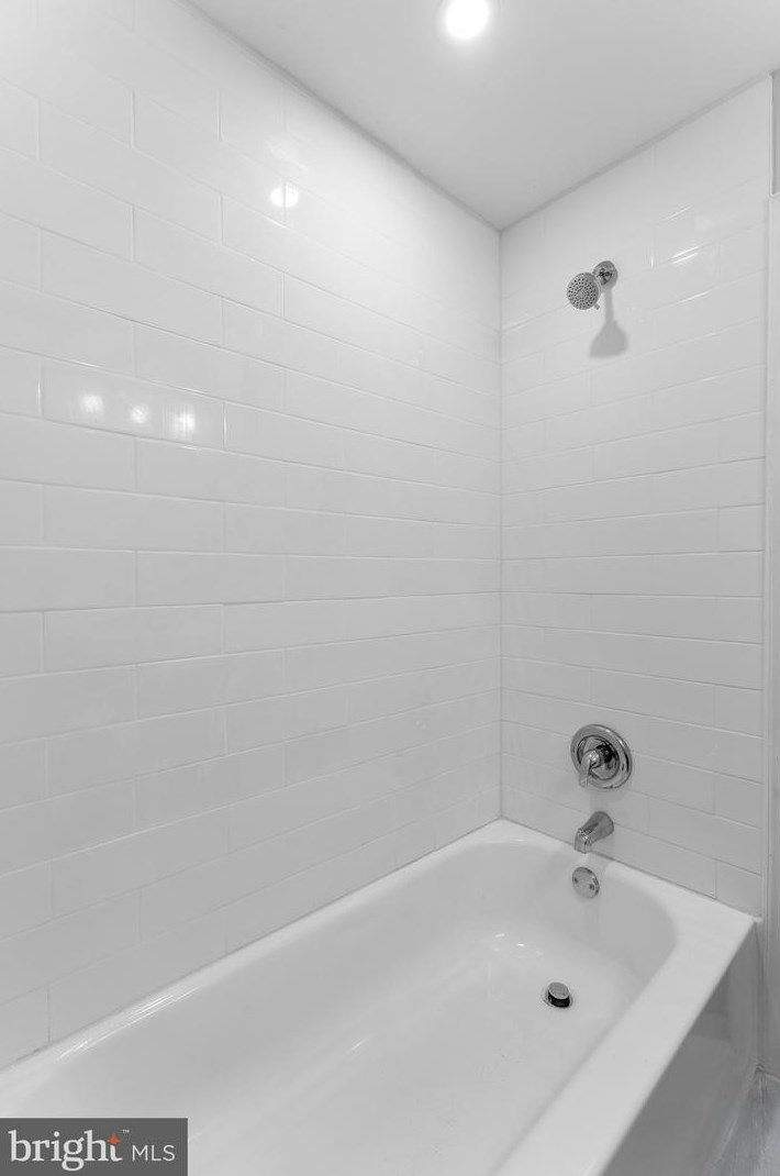 924 Macadam St, Chester PA 19013-5814 exterior