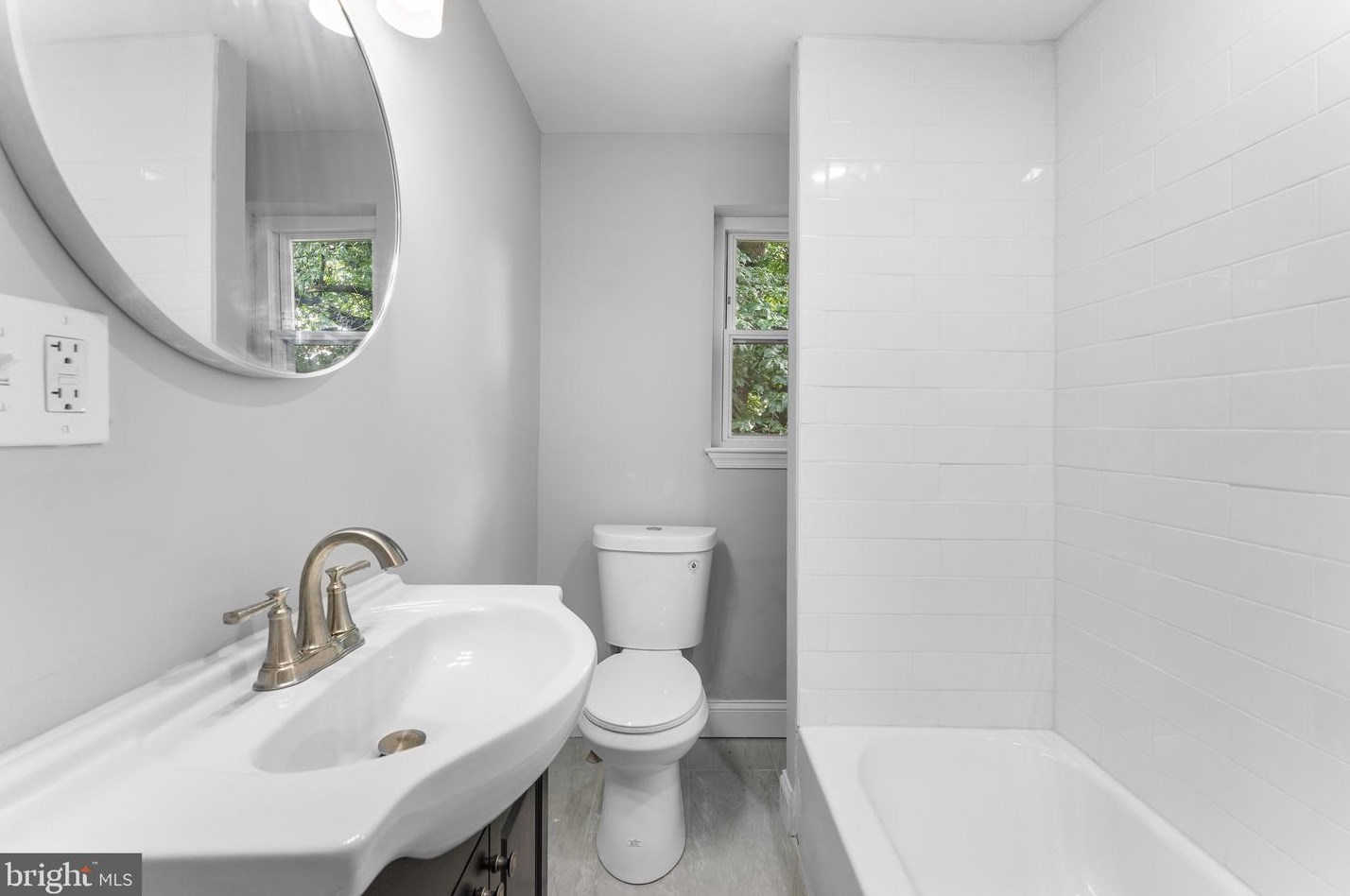 924 Macadam St, Chester PA 19013-5814 exterior