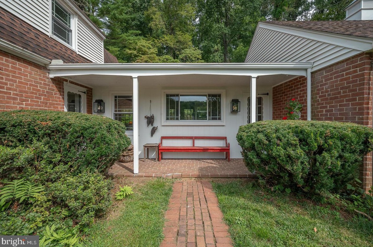 2 Grist Mill Rd, Glen Mills, PA 19342