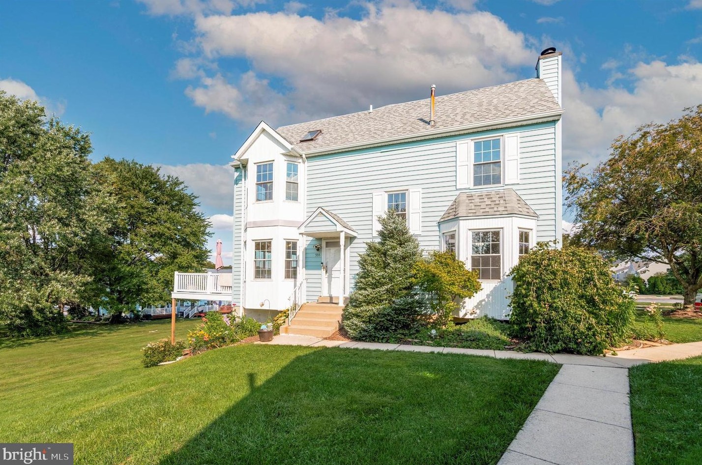 555 Applewood Ct, Chester, PA 19014