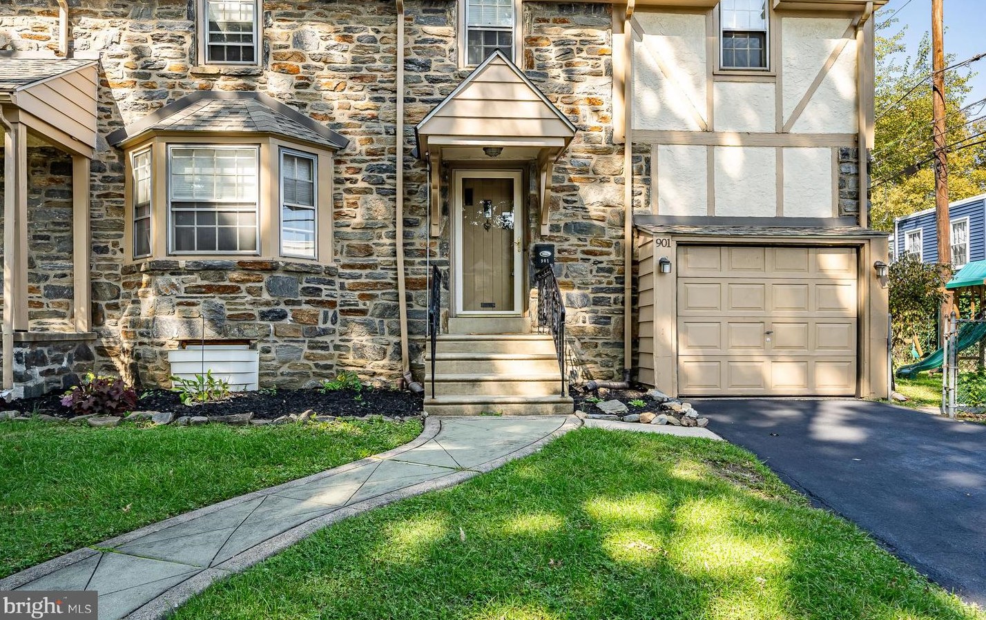 901 Roberts Ave, Oakview, PA 19026