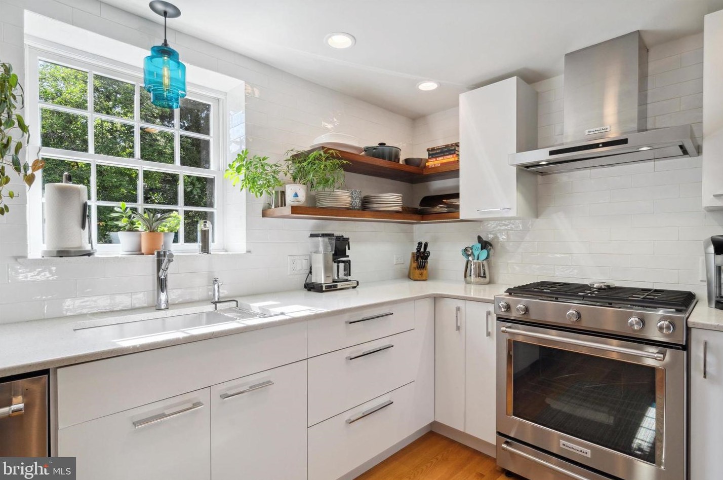 702 Powder Ml Ln, Penn Wynne PA 19096-4036 exterior