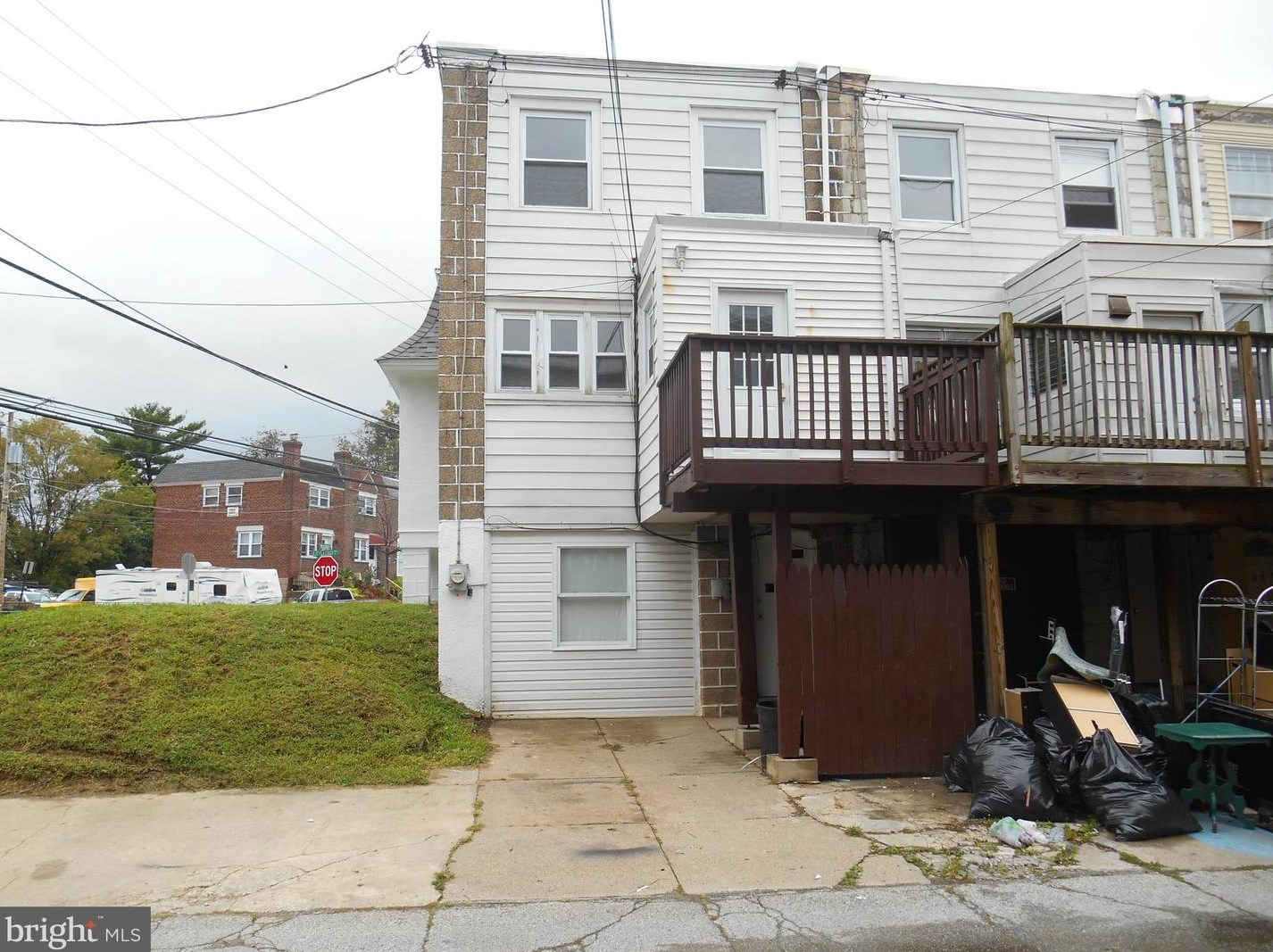 561 Littlecroft Rd, Upper Darby PA 19082-5226 exterior