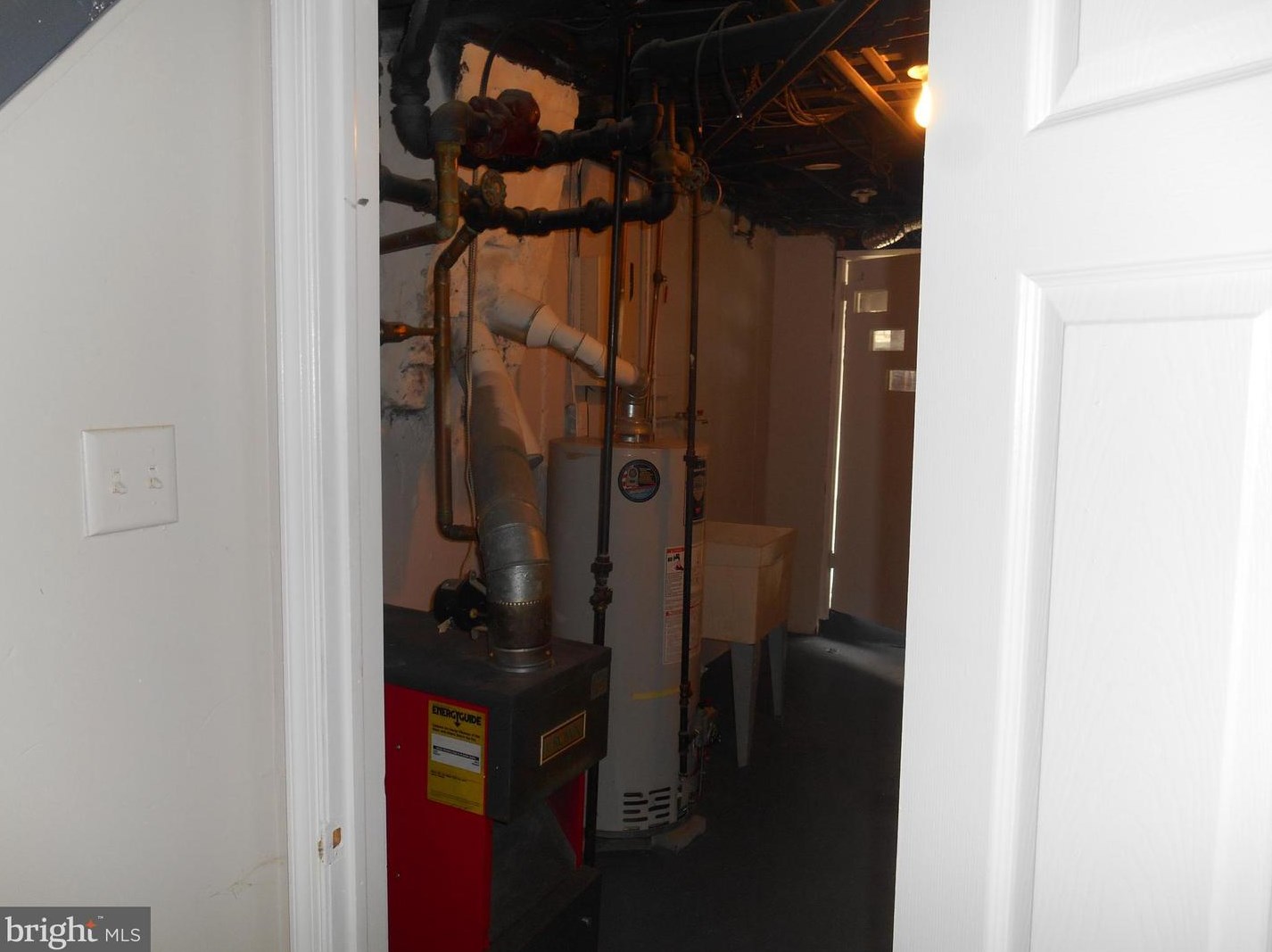 561 Littlecroft Rd, Upper Darby PA 19082-5226 exterior