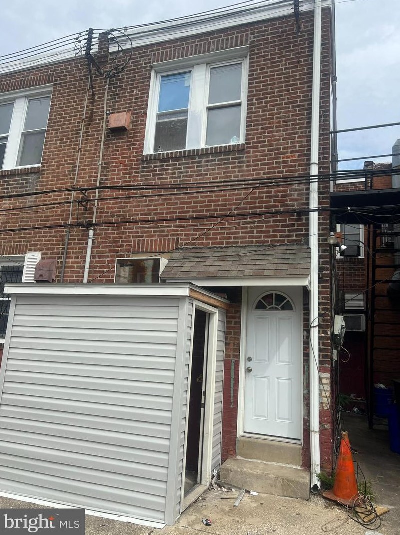 440 Long Ln, Upper Darby PA  19082-5112 exterior