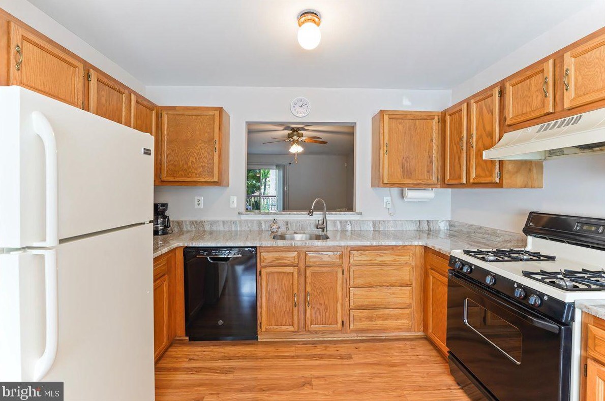 51 Andrews Ct, Chester, PA 19014-3359