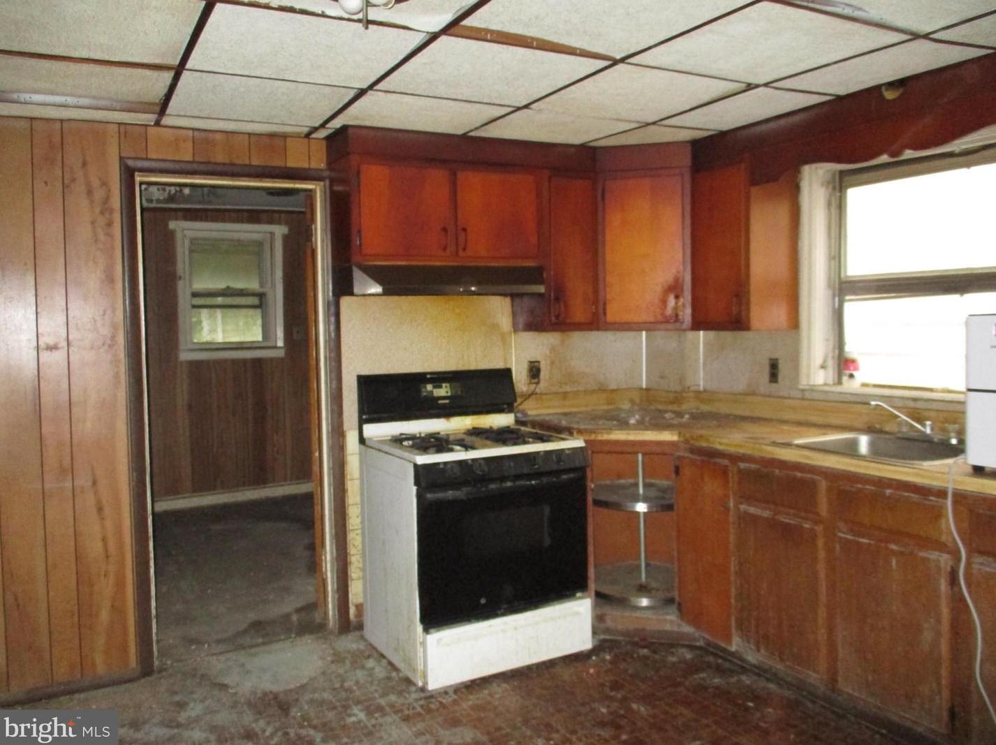 1144 Walnut St, Chester PA 19013-6135 exterior