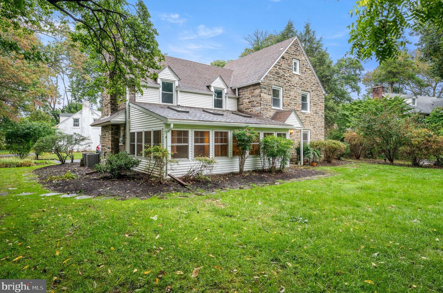 3 Crest Ln, Swarthmore, PA 19081-1002