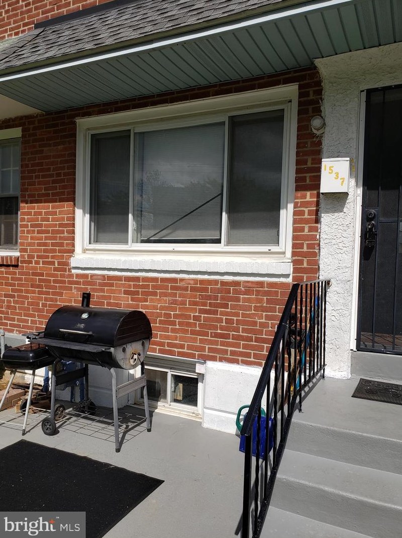1537 Tribbett Ave, Sharon Hill, PA 19079-2431