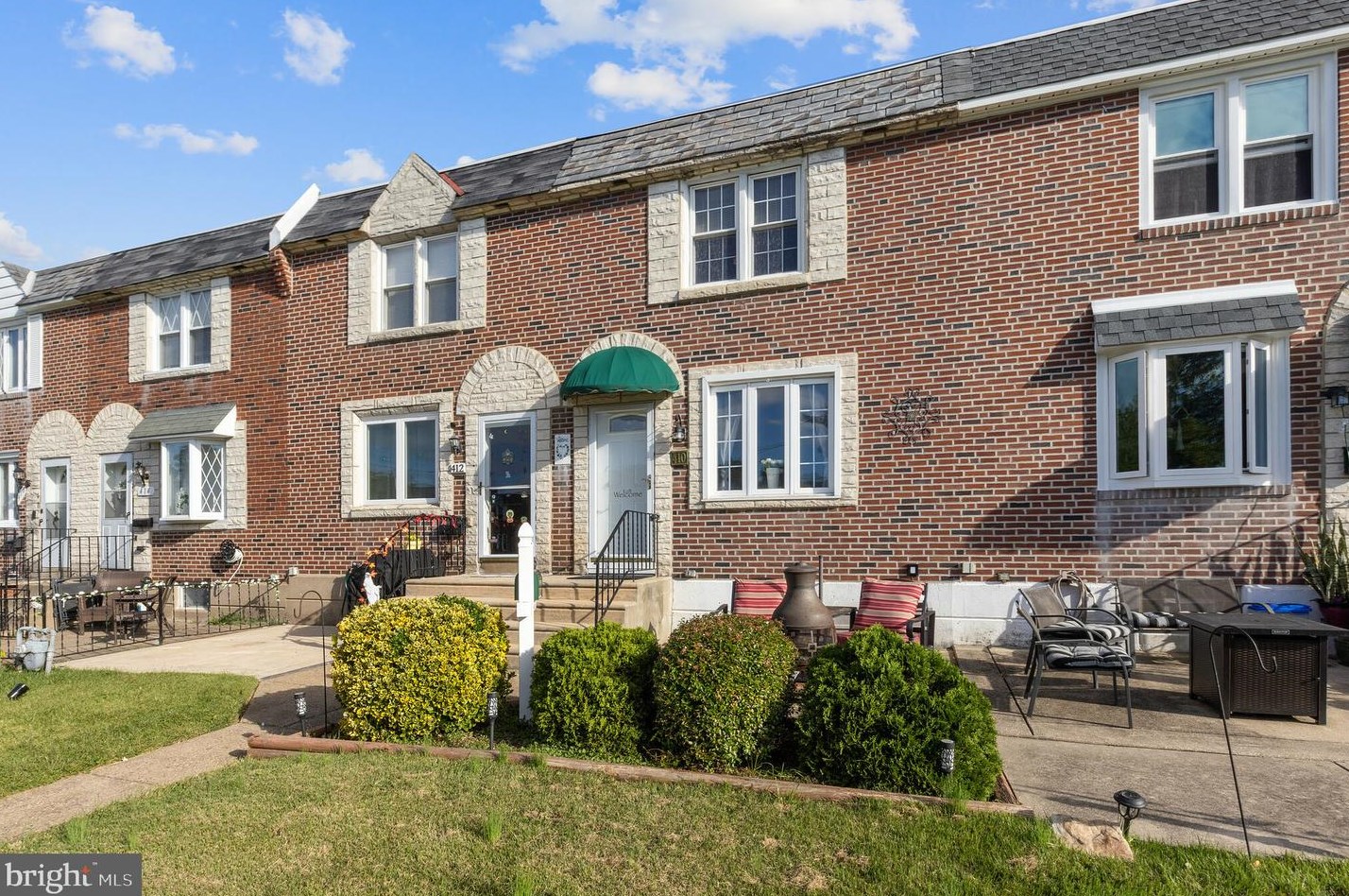410 Stratford Rd, Manor, PA 19036