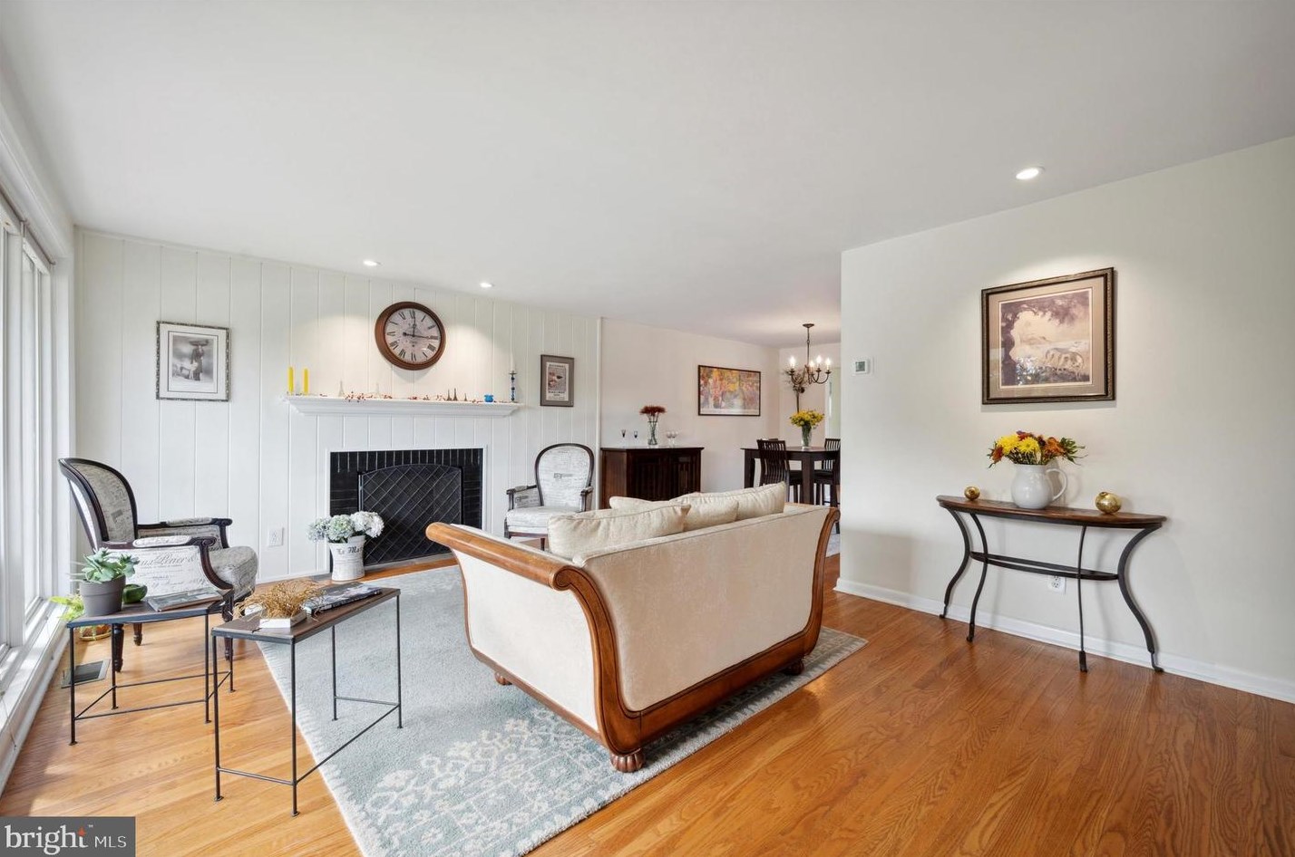 17 Greenbriar Ln, Newtown Square, PA 19073