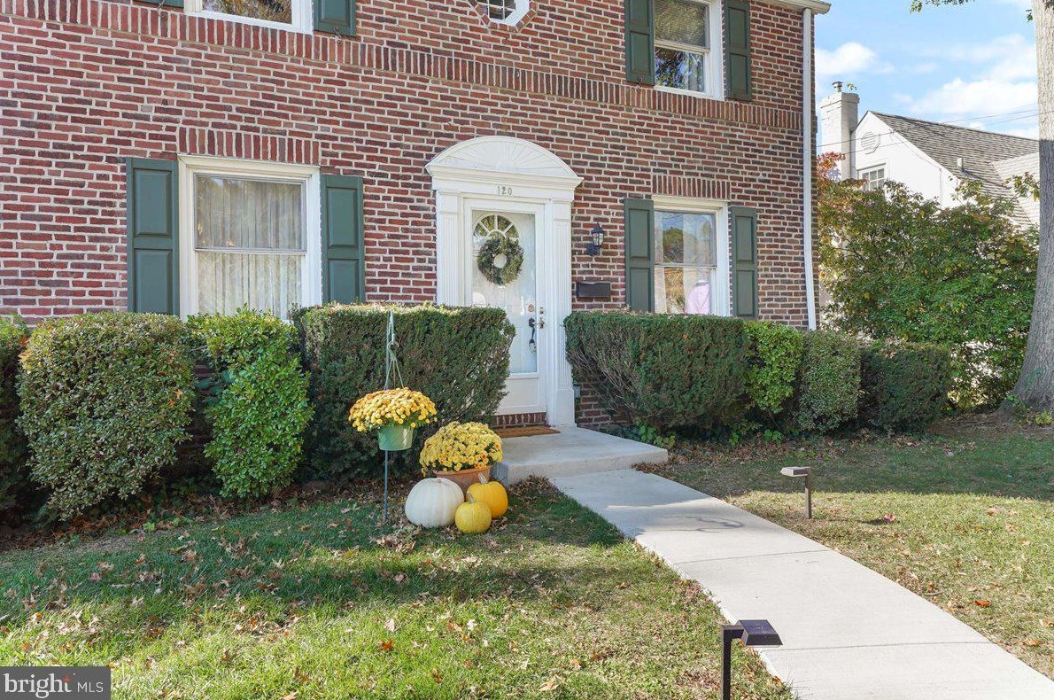 120 N Norwinden Dr, Coal Township, PA 19064