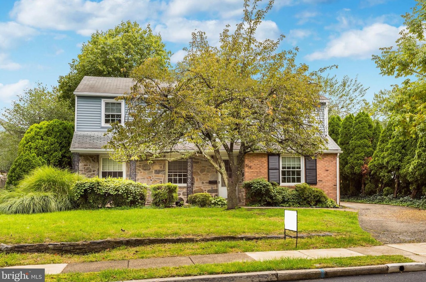 519 Lombardy Rd, Oakview, PA 19026